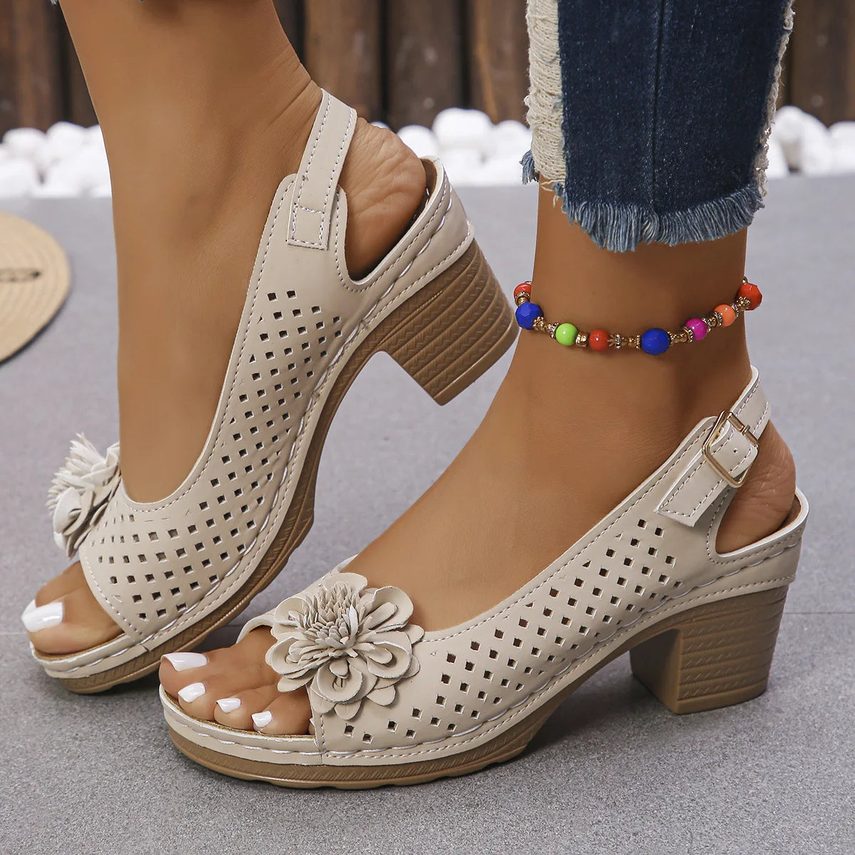 Women's Flower Hollow Chunky Heel Sandals – Lightweight Summer Fashion Beach Shoes