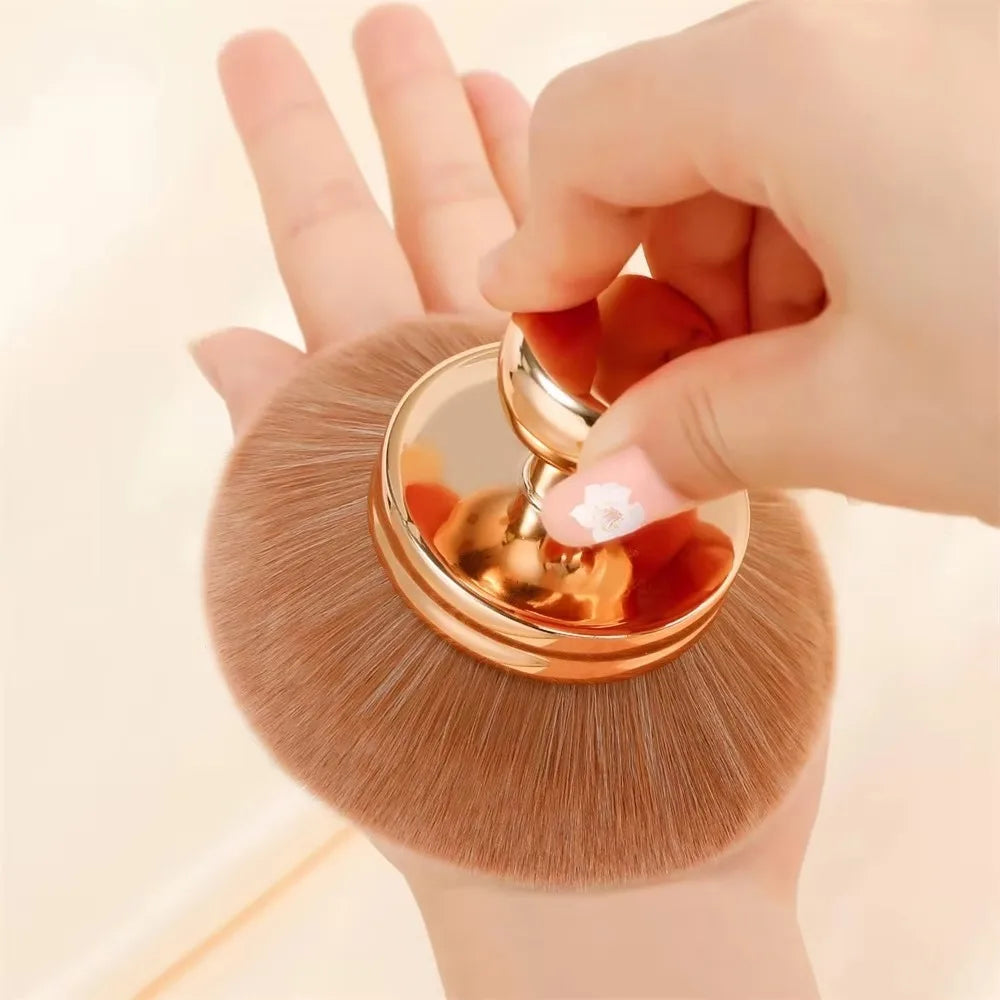 Extra-Large Kabuki Body Makeup Brush – Soft Synthetic Self-Tanning & Bronzer Applicator
